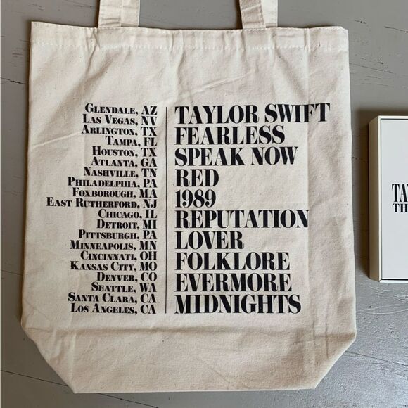Taylor Swift The Eras Tour cream Tote bag and 10 postcards in a box - Picture 4 of 9